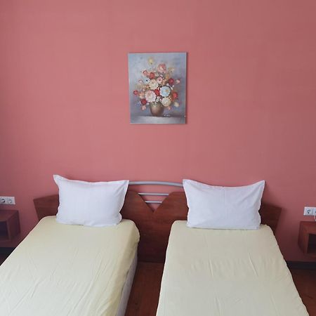 דוברינישטה Mira Guest House חדר תמונה