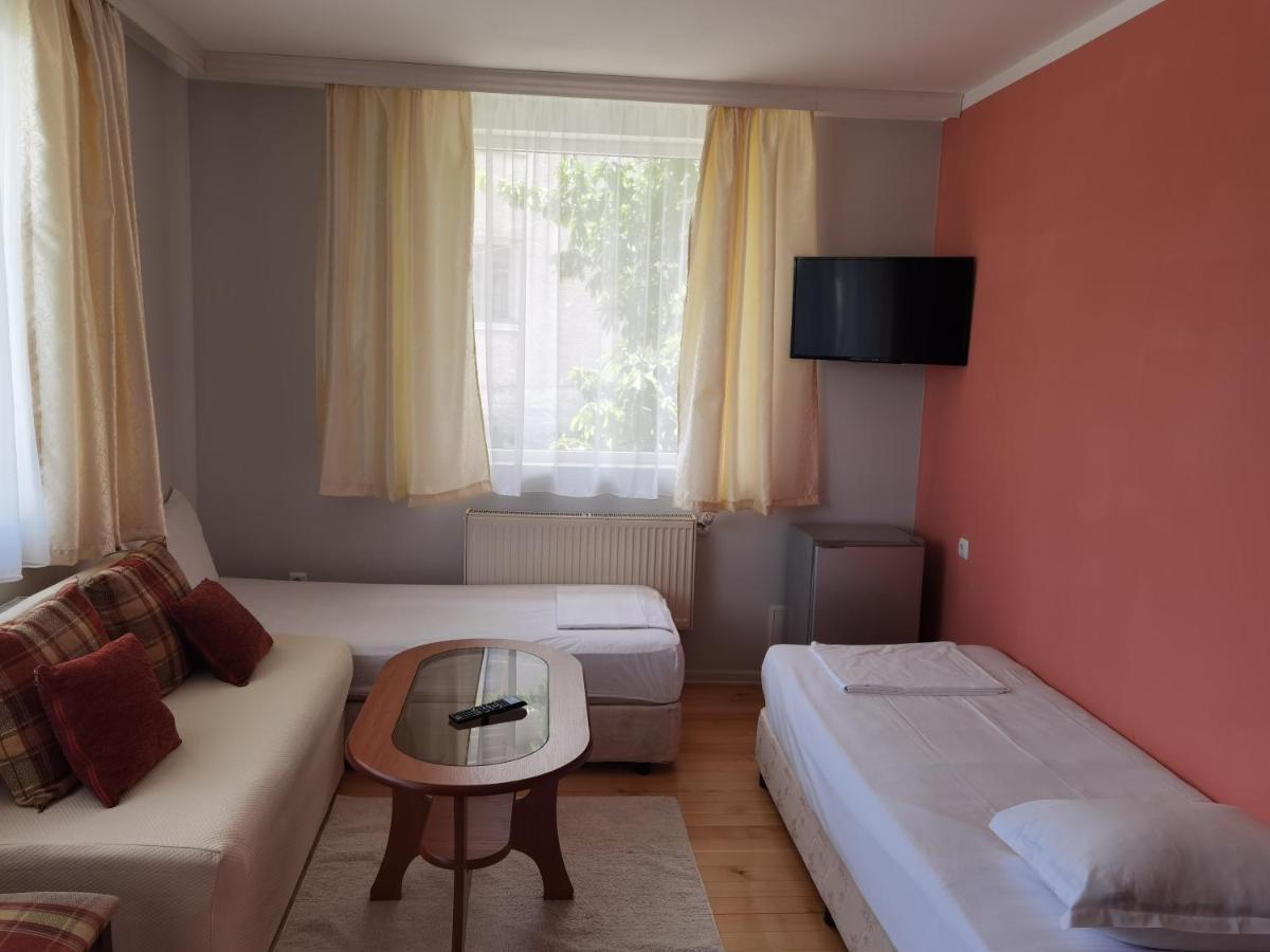 דוברינישטה Mira Guest House מראה חיצוני תמונה