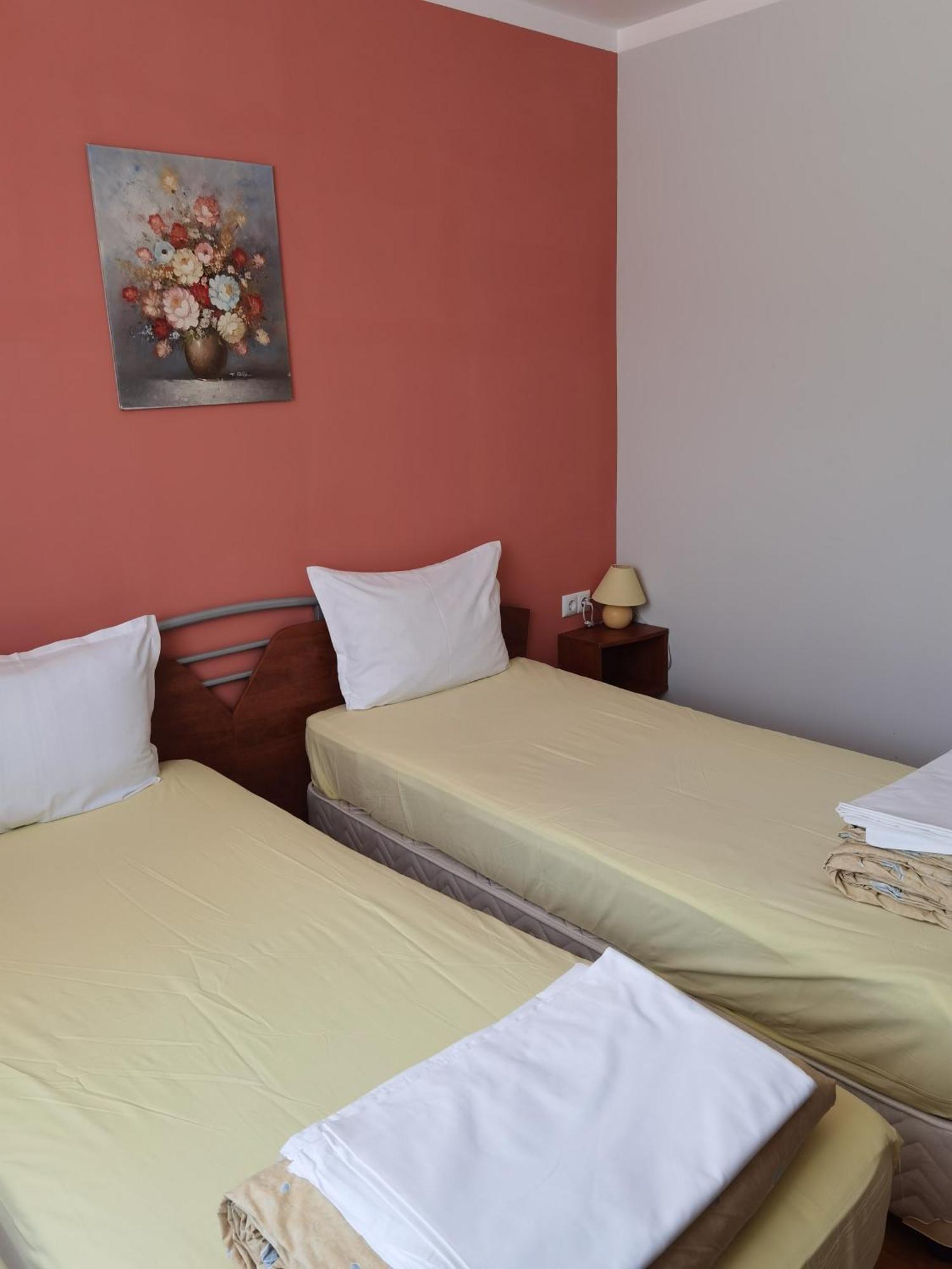 דוברינישטה Mira Guest House חדר תמונה