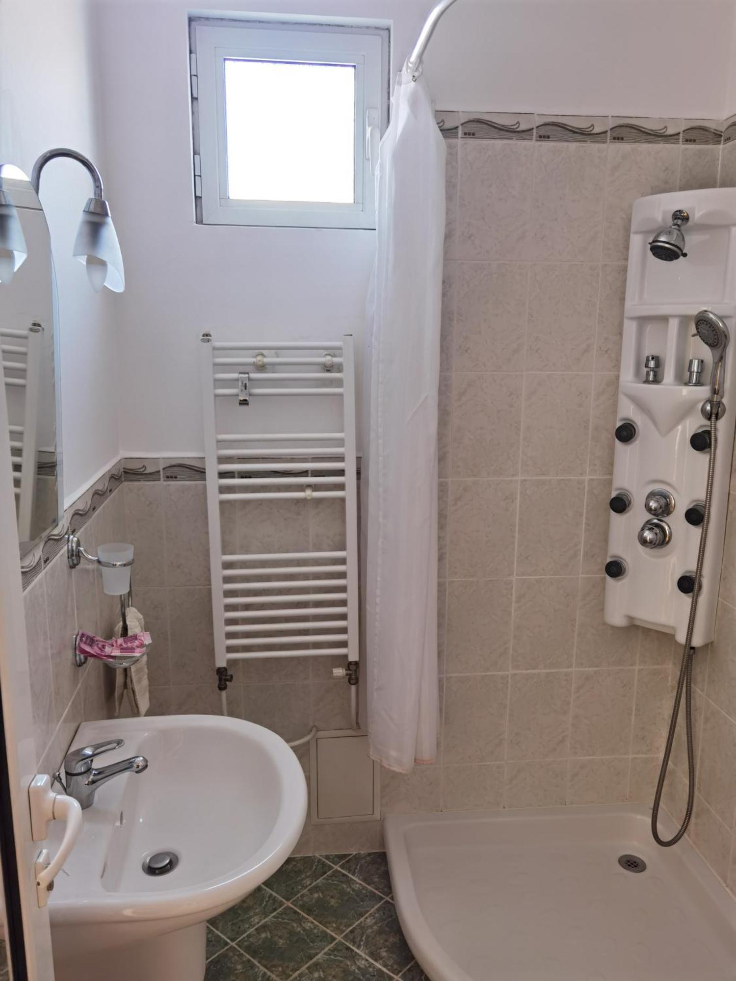 דוברינישטה Mira Guest House חדר תמונה