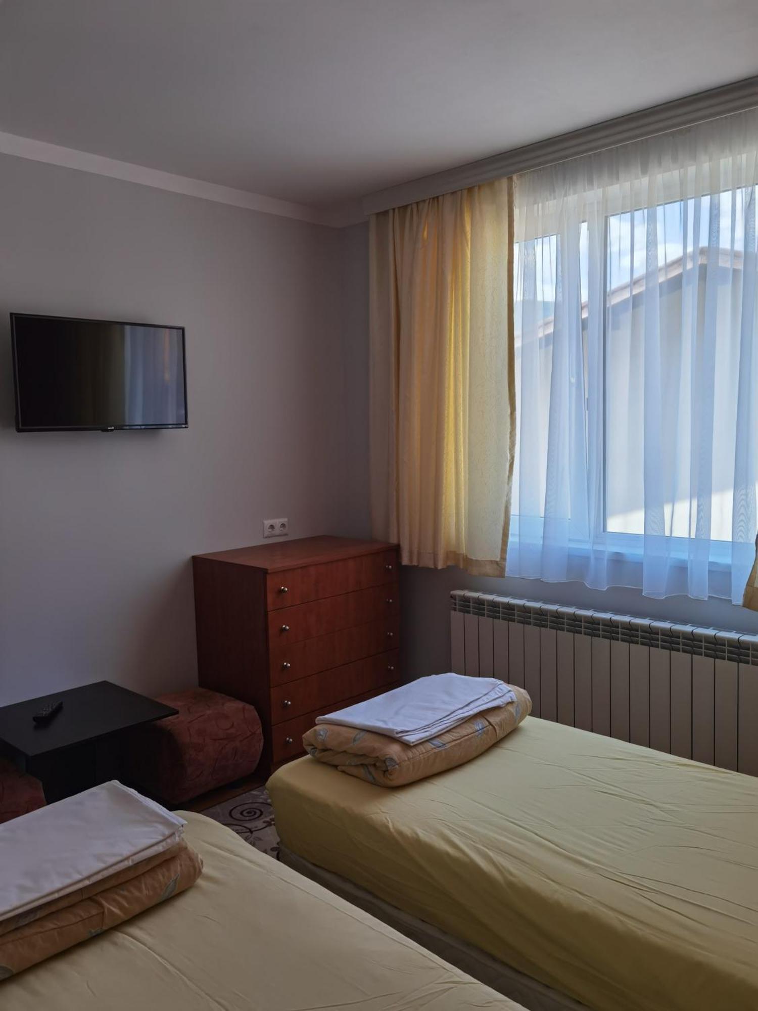 דוברינישטה Mira Guest House חדר תמונה